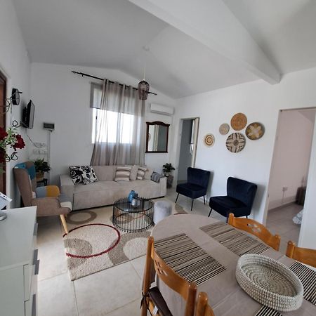 Andria Villa Peristerona  Luaran gambar