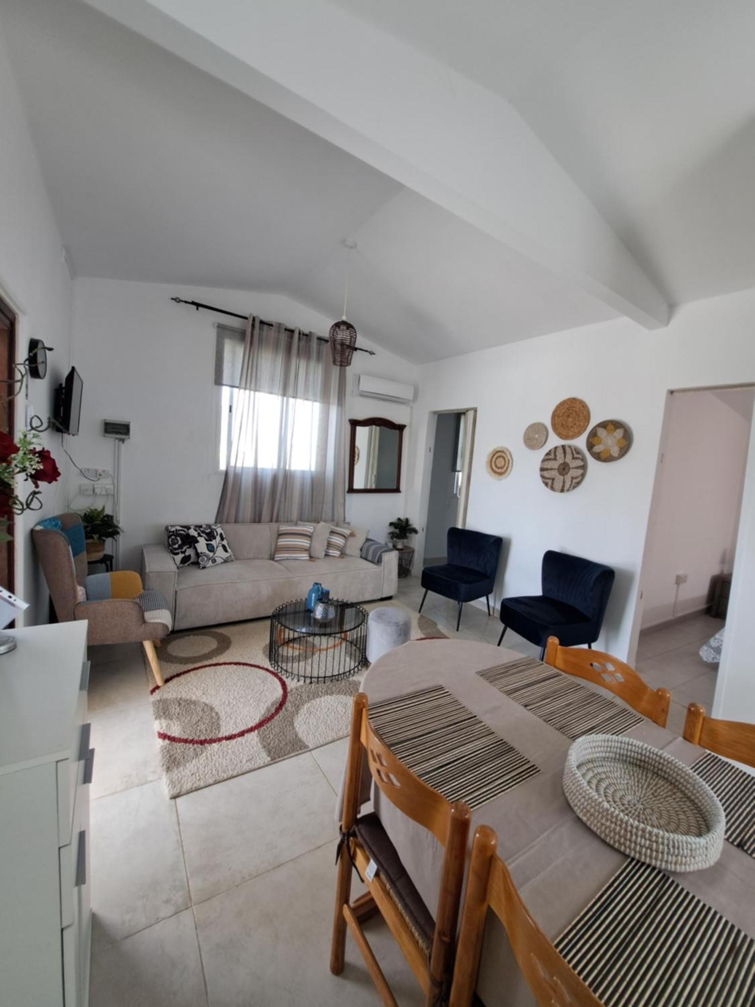 Andria Villa Peristerona  Luaran gambar