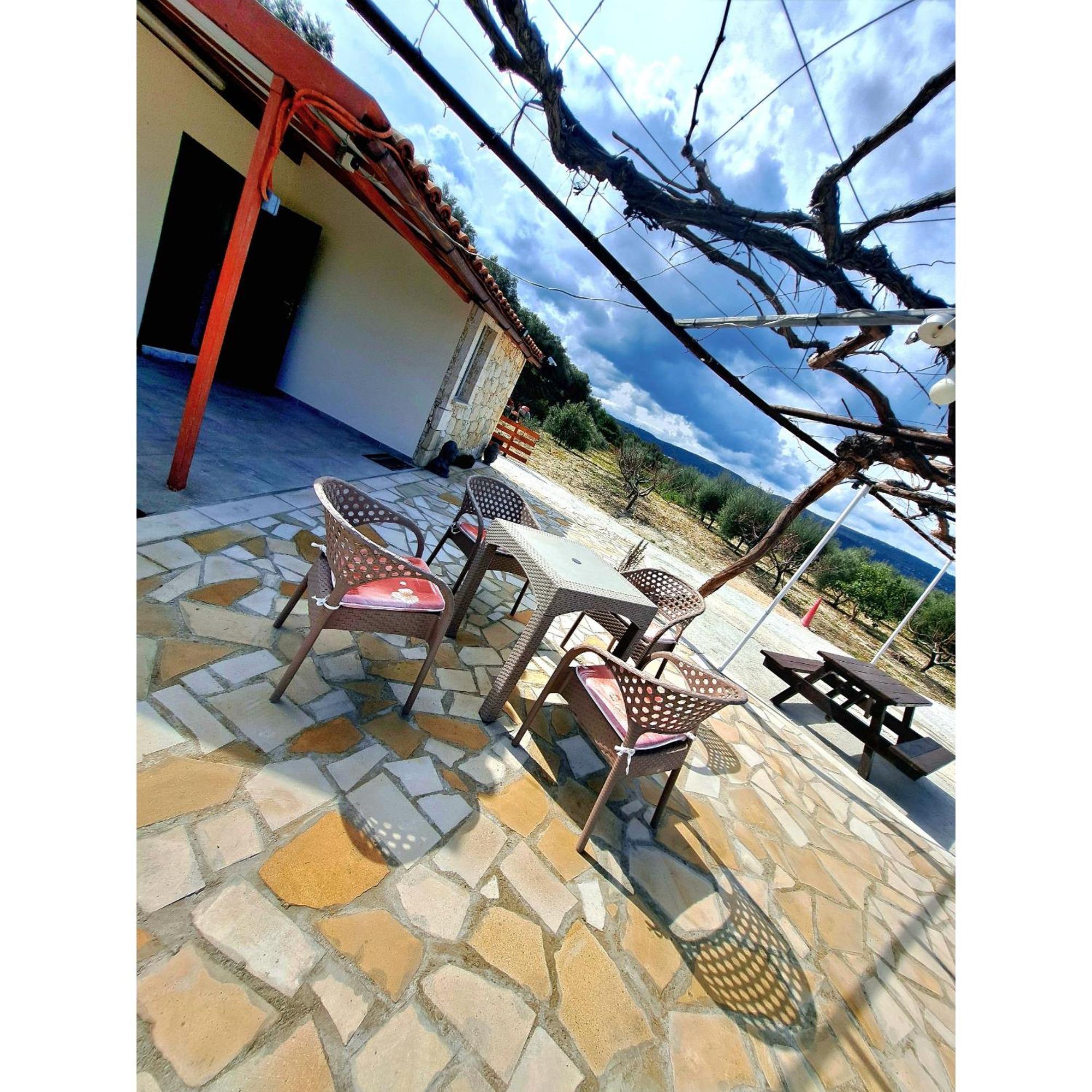 Andria Villa Peristerona  Luaran gambar