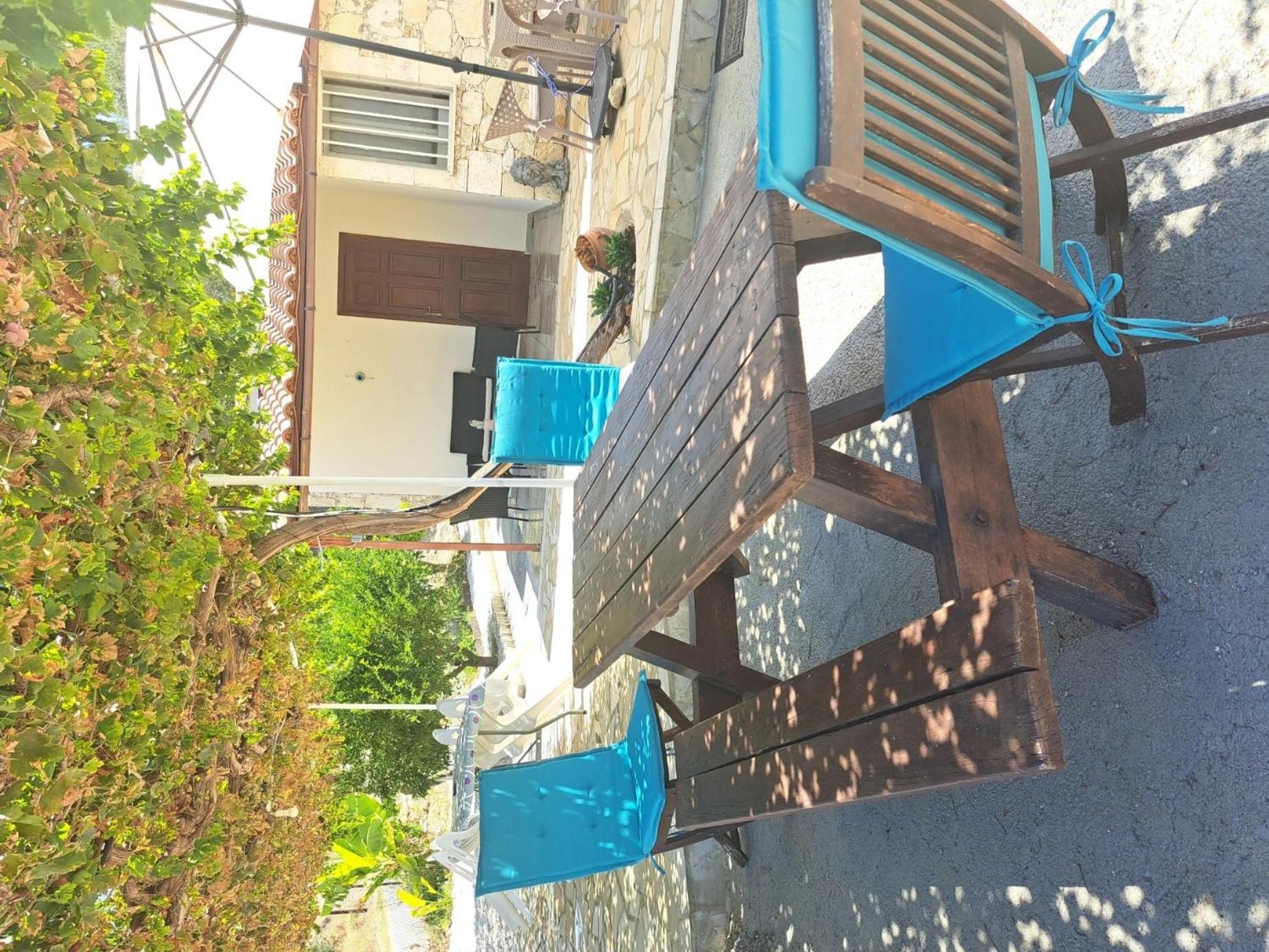 Andria Villa Peristerona  Luaran gambar