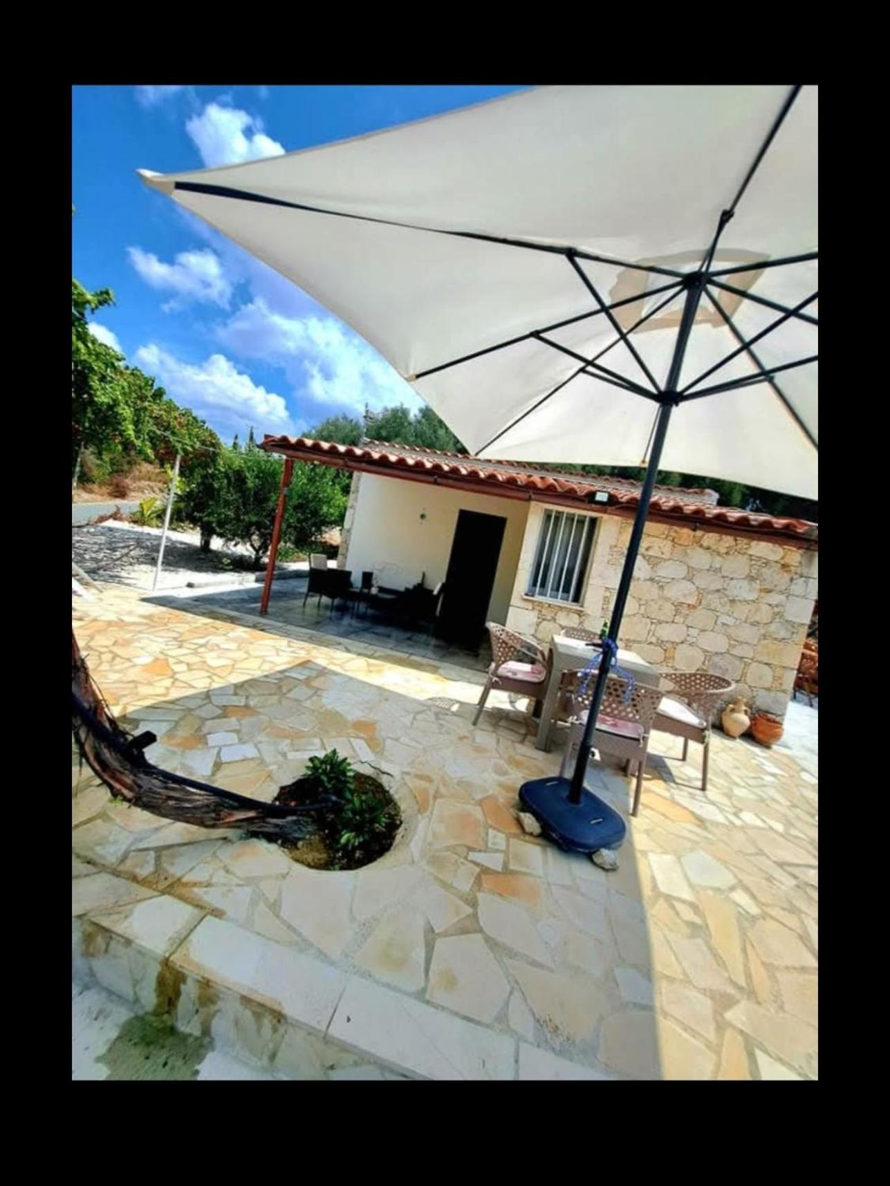 Andria Villa Peristerona  Luaran gambar