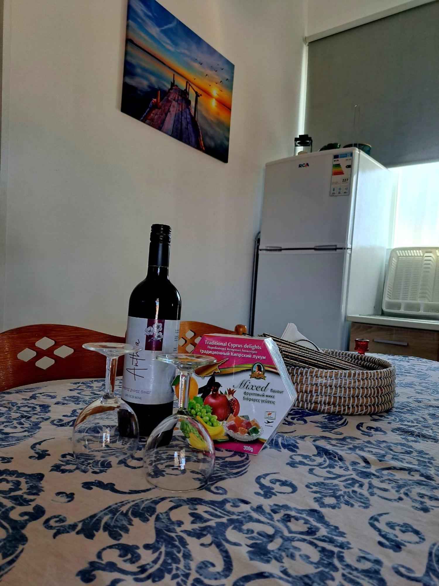 Andria Villa Peristerona  Luaran gambar