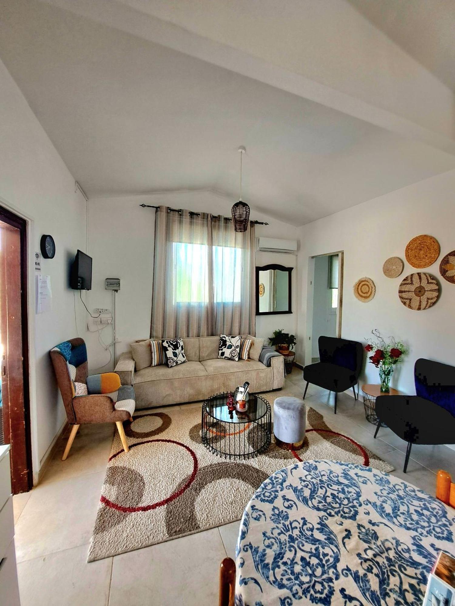 Andria Villa Peristerona  Luaran gambar